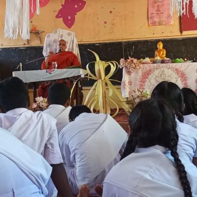වෙසක් පොහොය (සිල් සමාදන් වීම)